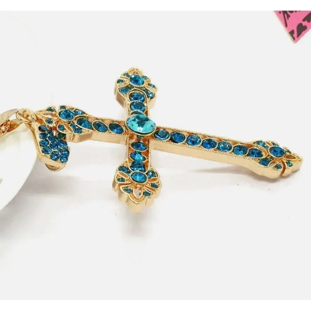 🩵 Betsey Johnson turquoise crystal crucifix cross necklace 🩵